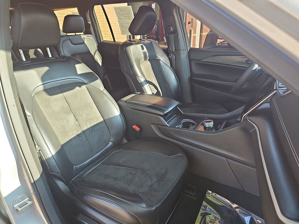 Certified 2023 Jeep Grand Cherokee L Laredo image 10