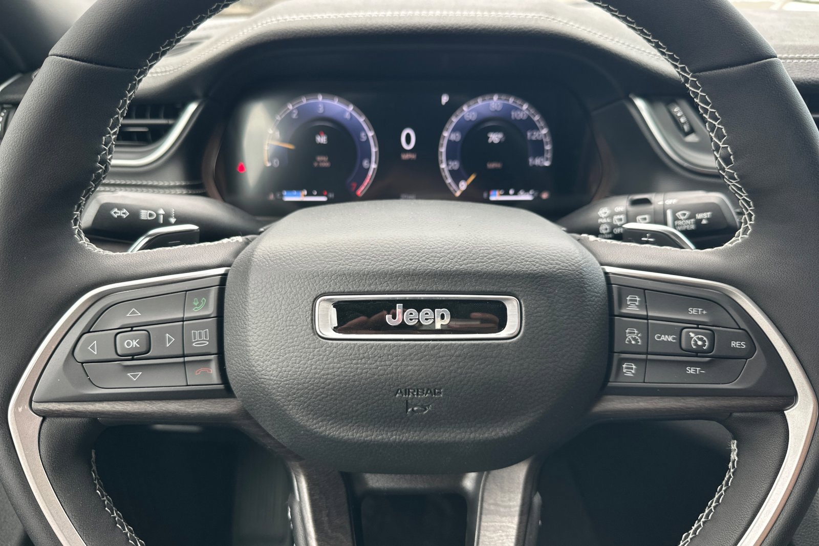 New 2025 Jeep Grand Cherokee L Limited w/ Black Appearance Package image 24