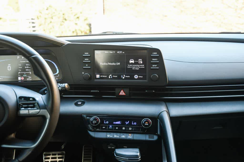 Used 2025 Hyundai Elantra Sport FWD image 13