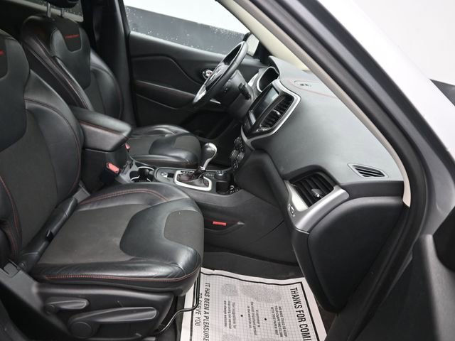 Used 2016 Jeep Cherokee Trailhawk image 7