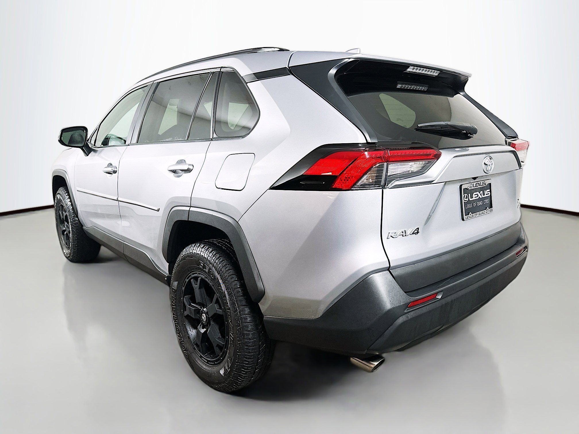 Used 2021 Toyota RAV4 XLE Premium image 5