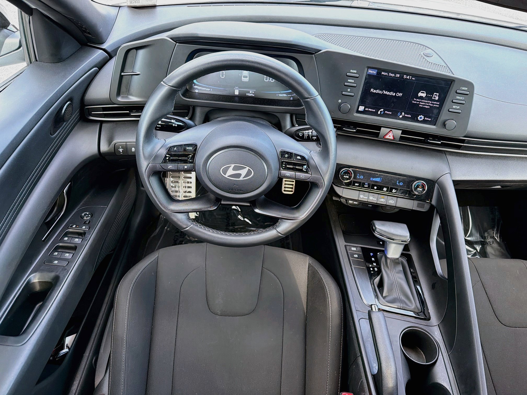 Used 2025 Hyundai Elantra Sport FWD image 16