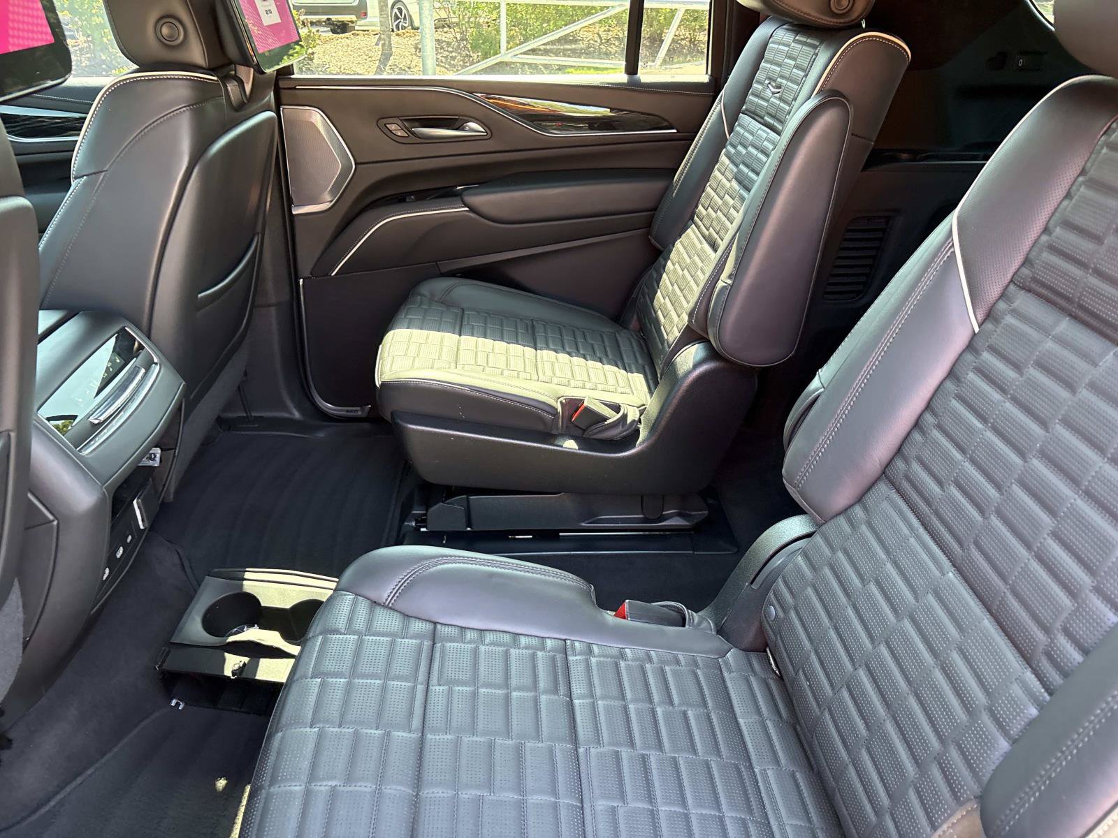 Used 2023 Cadillac Escalade ESV V AWD/4WD image 32
