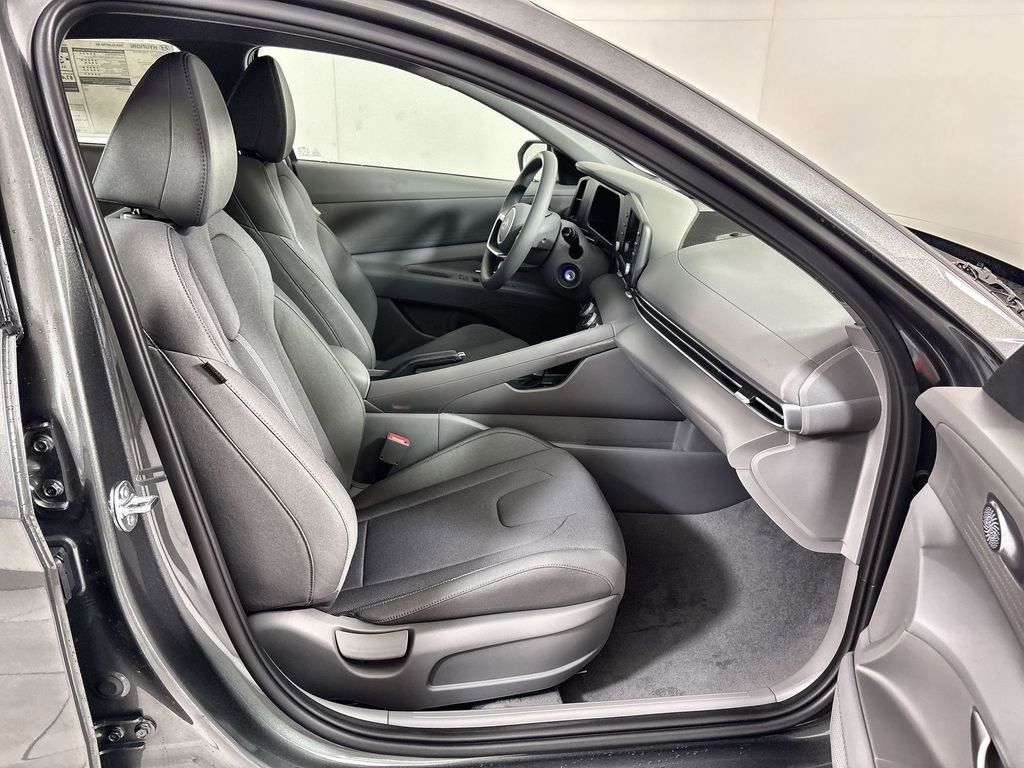 New 2026 Hyundai Elantra SE FWD image 24