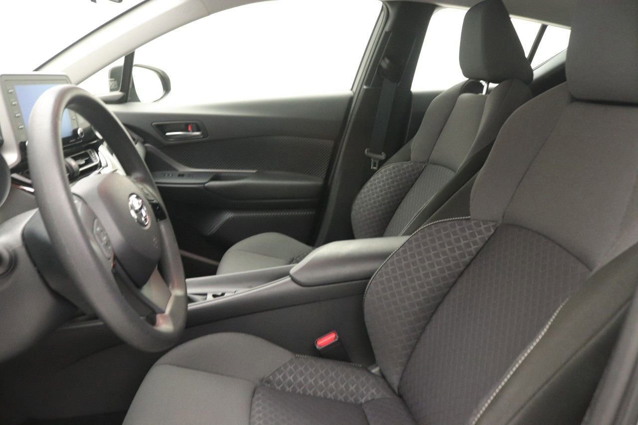 Used 2020 Toyota C-HR LE image 31