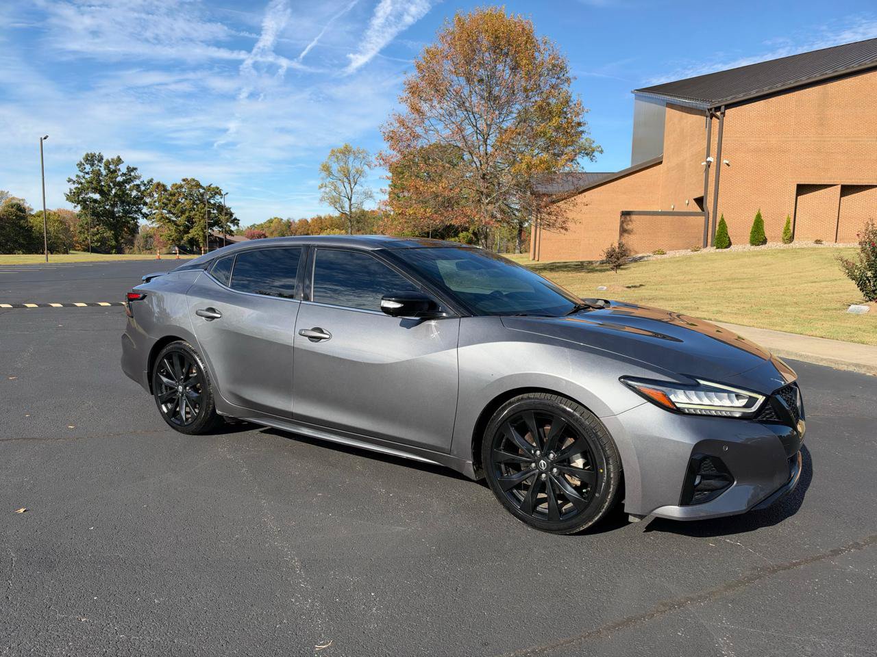 Used 2023 Nissan Maxima SR w/ Sport Mat Group FWD image 2