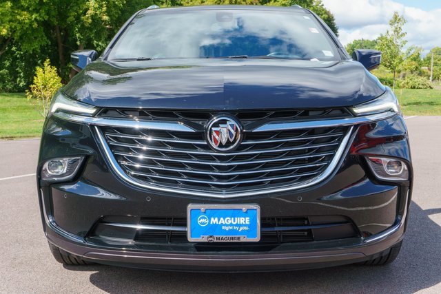 Used 2023 Buick Enclave Essence image 3