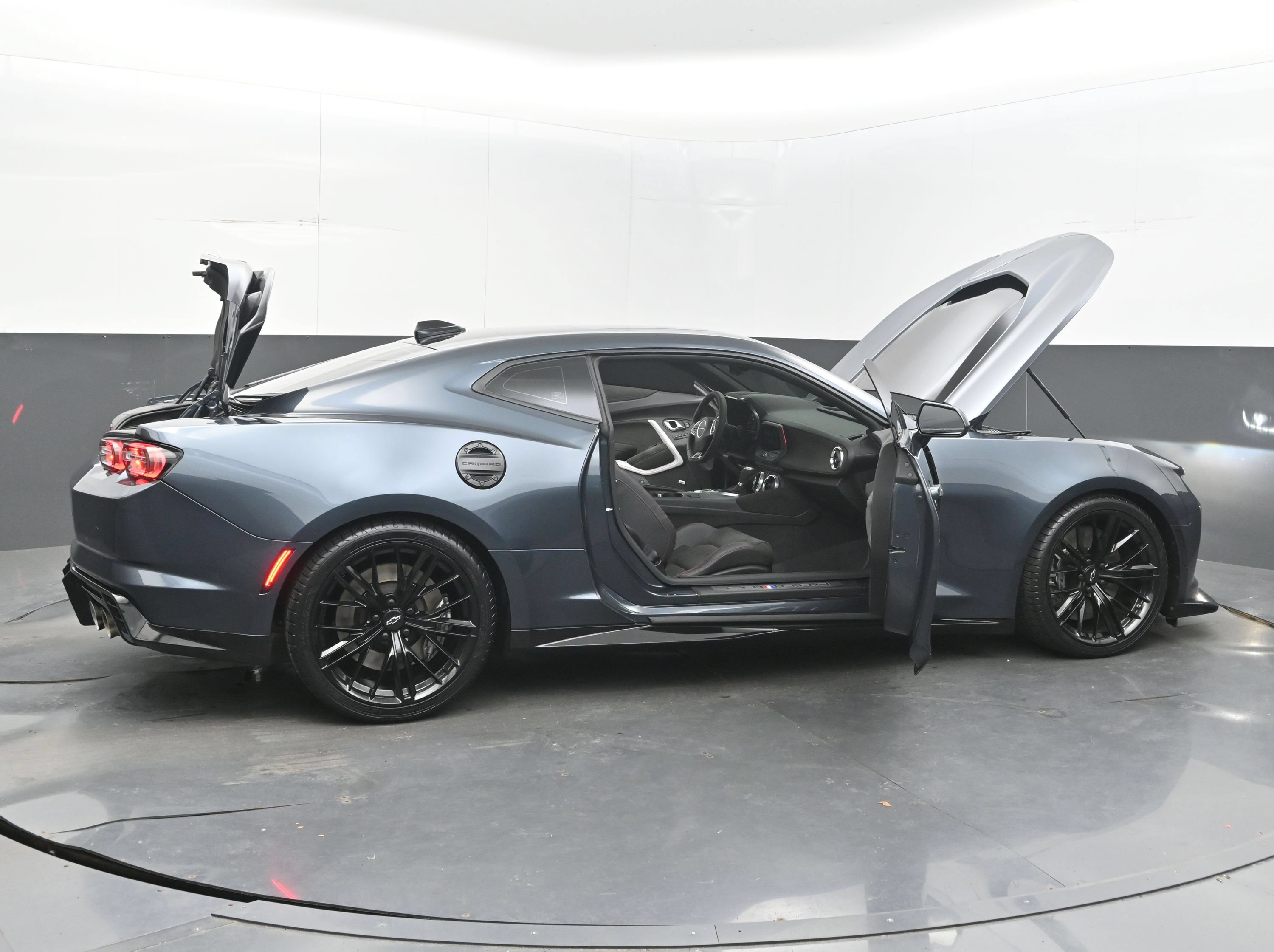 Used 2021 Chevrolet Camaro ZL1 w/ LPO, ZL1 Protection Package RWD image 45