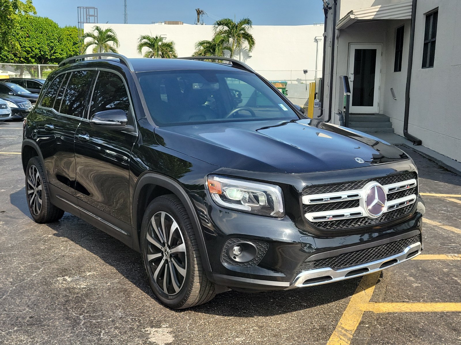Used 2023 Mercedes-Benz GLB 250 w/ Premium Package image 3