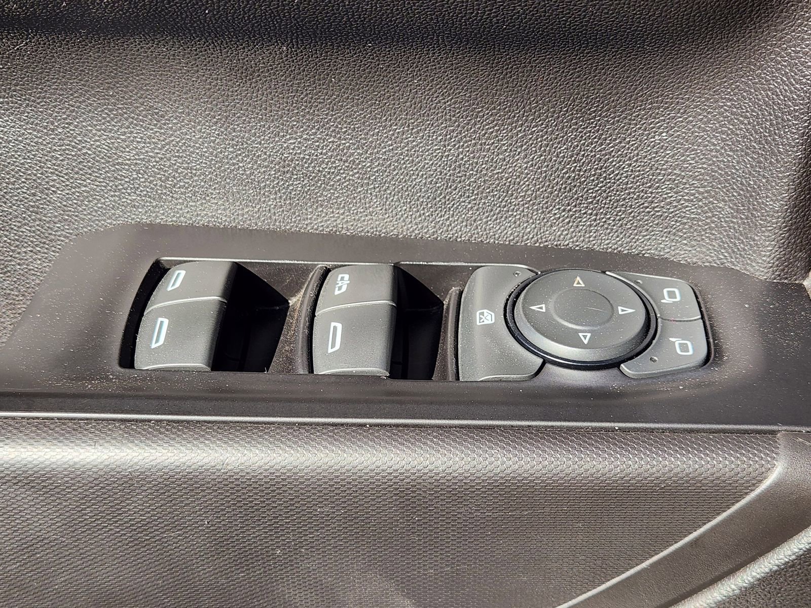 Used 2020 Chevrolet Silverado 1500 Custom w/ Custom Value Package image 28