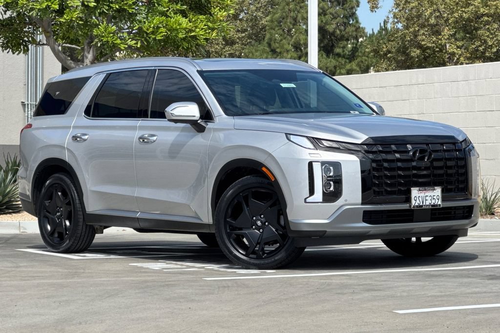 Used 2025 Hyundai Palisade SEL FWD image 2