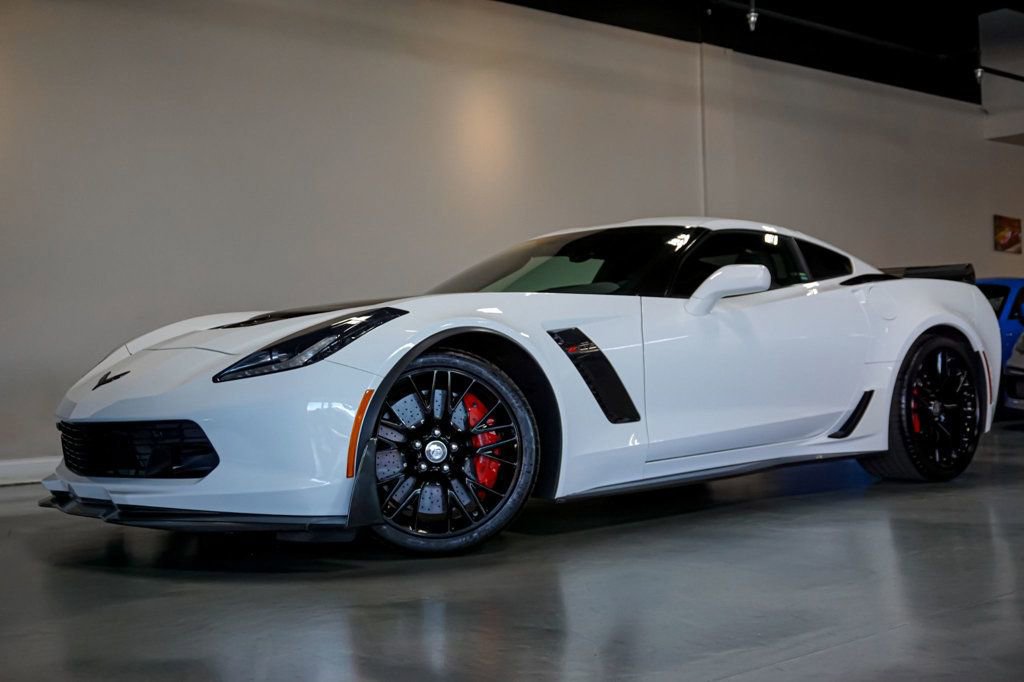 Used 2019 Chevrolet Corvette Z06 w/ Z07 Performance Package RWD image 1