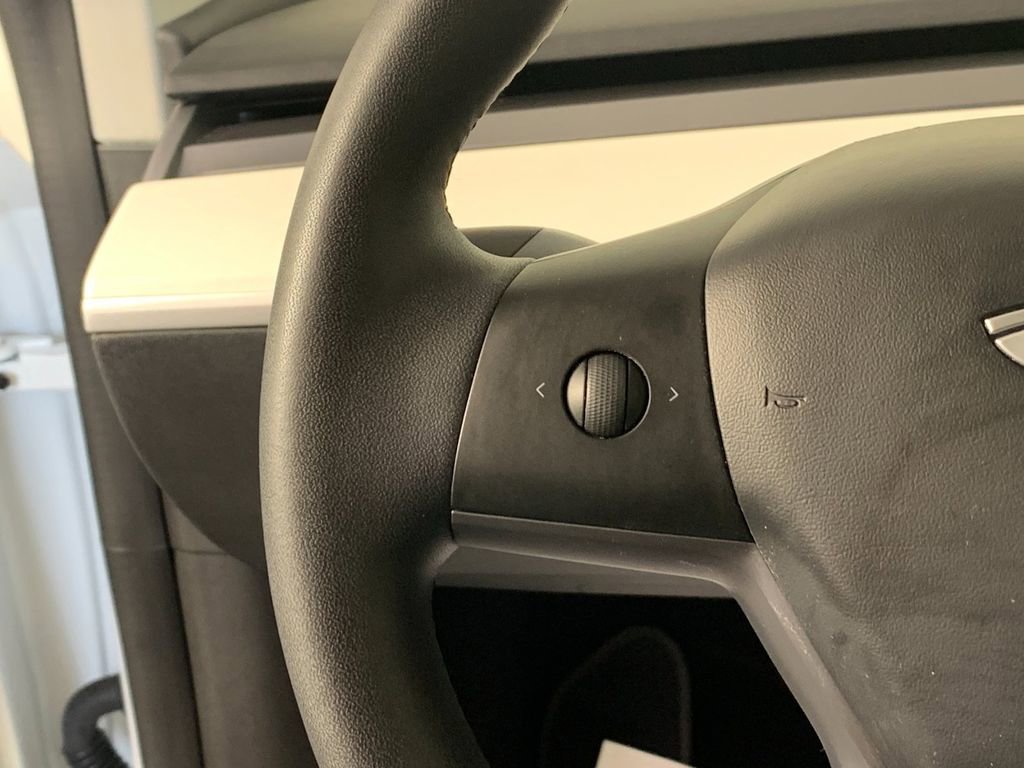 Used 2020 Tesla Model Y Long Range image 17