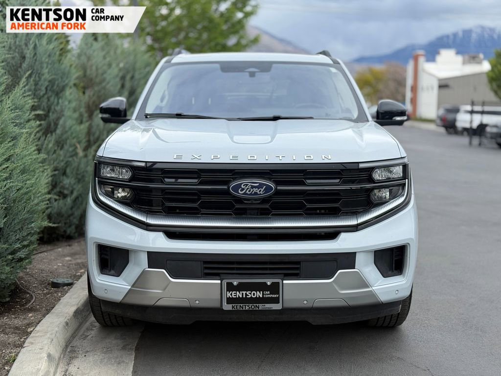 Used 2025 Ford Expedition Platinum AWD/4WD image 2
