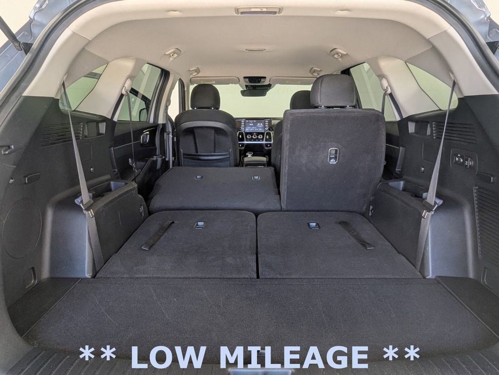 Used 2023 Kia Sorento LX FWD image 25