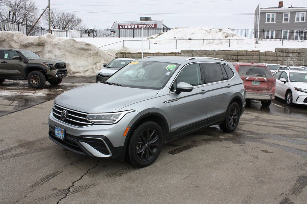 Used 2024 Volkswagen Tiguan SE image 3