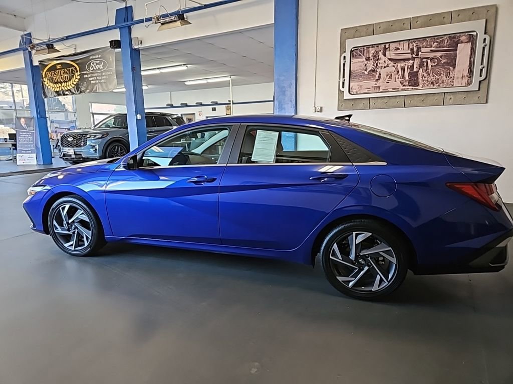 Used 2025 Hyundai Elantra SEL image 8