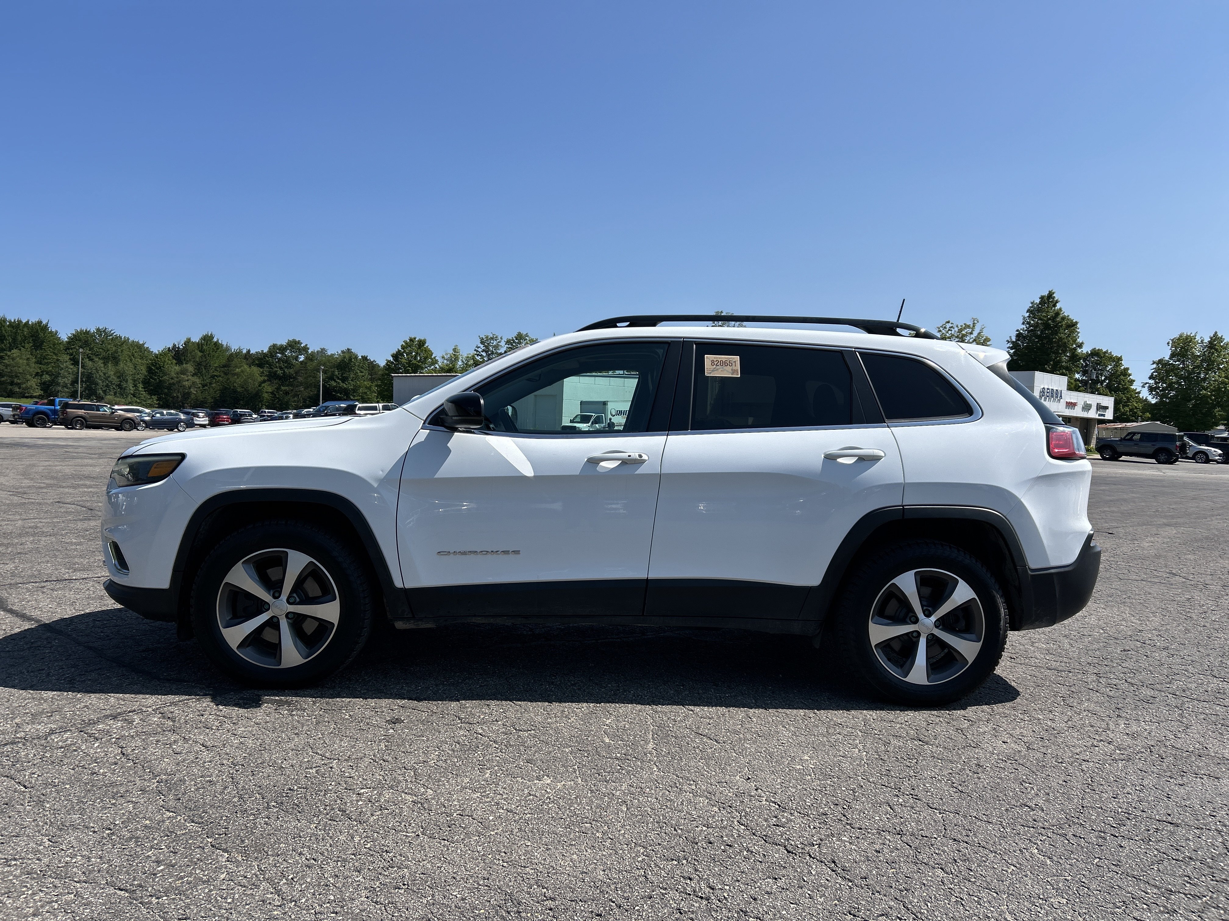 Used 2022 Jeep Cherokee Limited w/ Sun & Sound Group AWD/4WD image 7