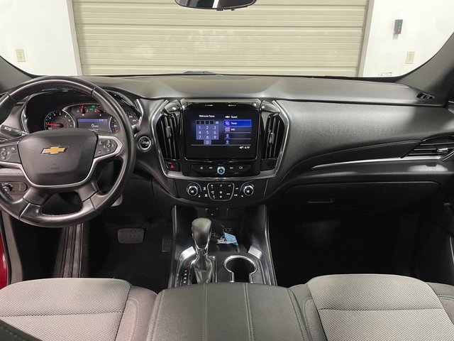 Used 2023 Chevrolet Traverse LT w/ Rear Camera Mirror Package image 13