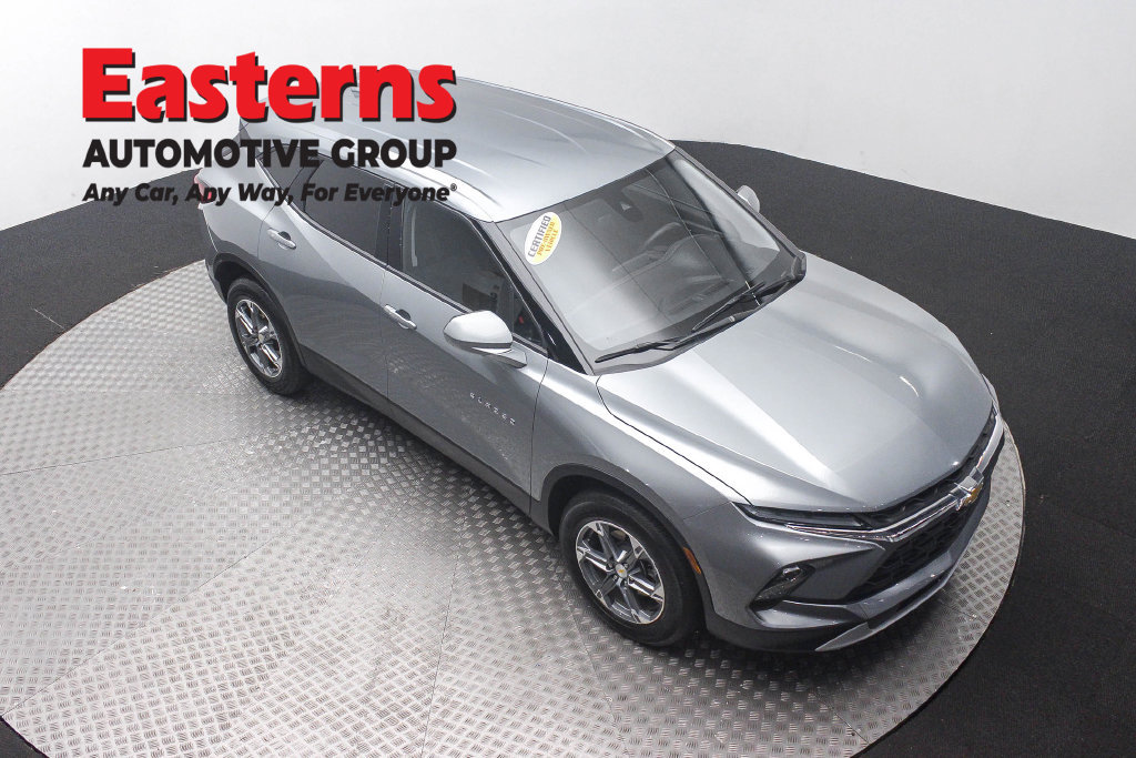 Used 2025 Chevrolet Blazer LT FWD image 5