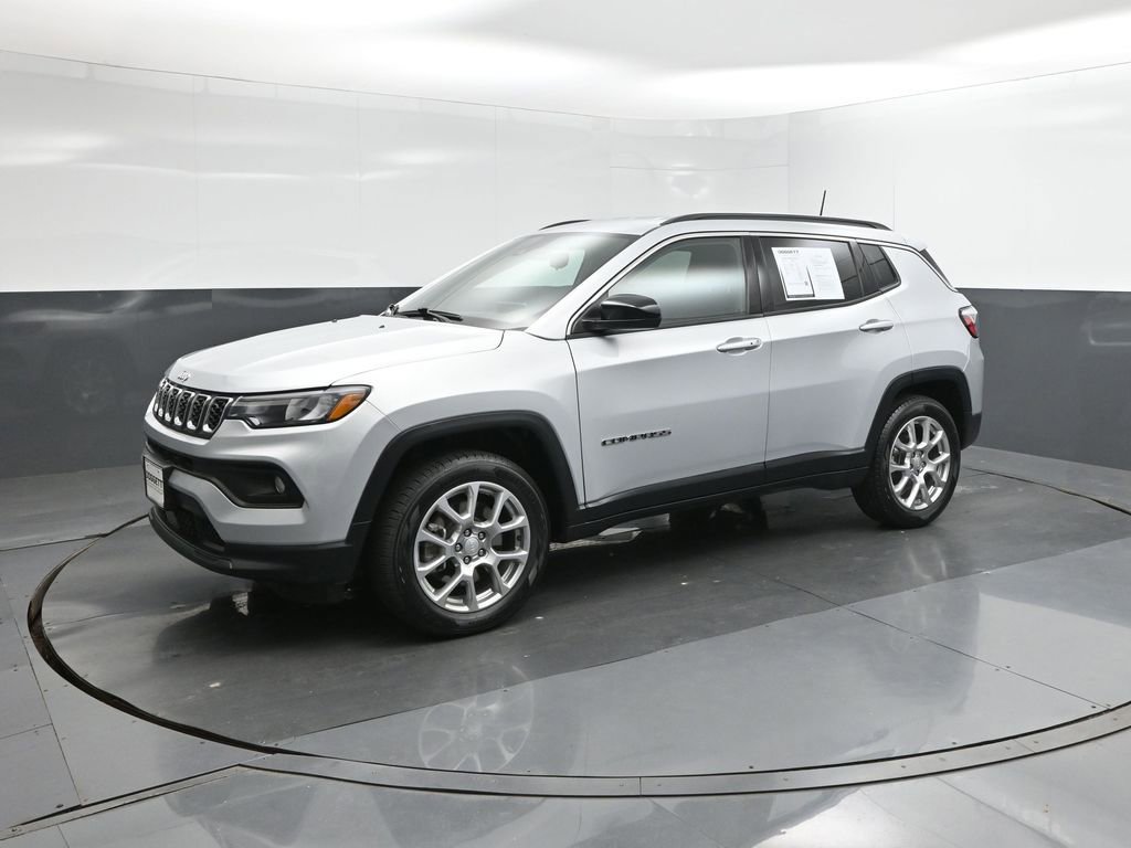 Used 2024 Jeep Compass Latitude image 34
