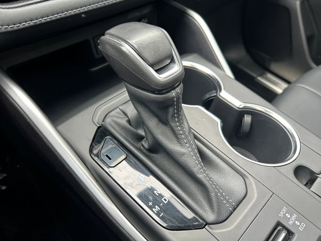 Used 2022 Toyota Highlander XLE image 16