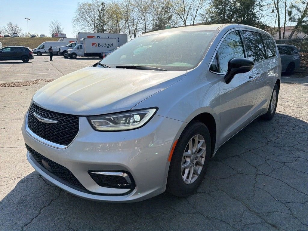 Used 2024 Chrysler Pacifica Touring-L image 1