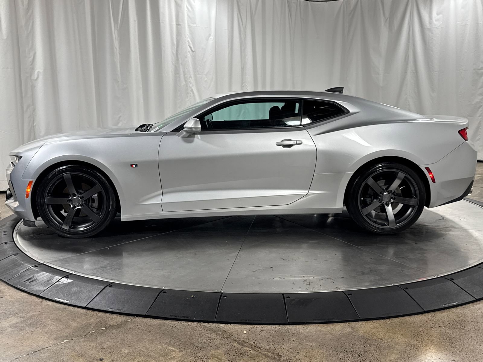 Used 2017 Chevrolet Camaro LT w/ Technology Package RWD image 8