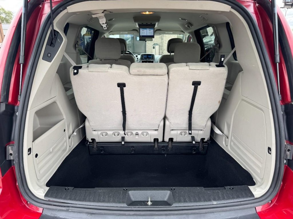 Used 2012 Dodge Grand Caravan SXT w/ Entertainment Group 1 FWD image 6
