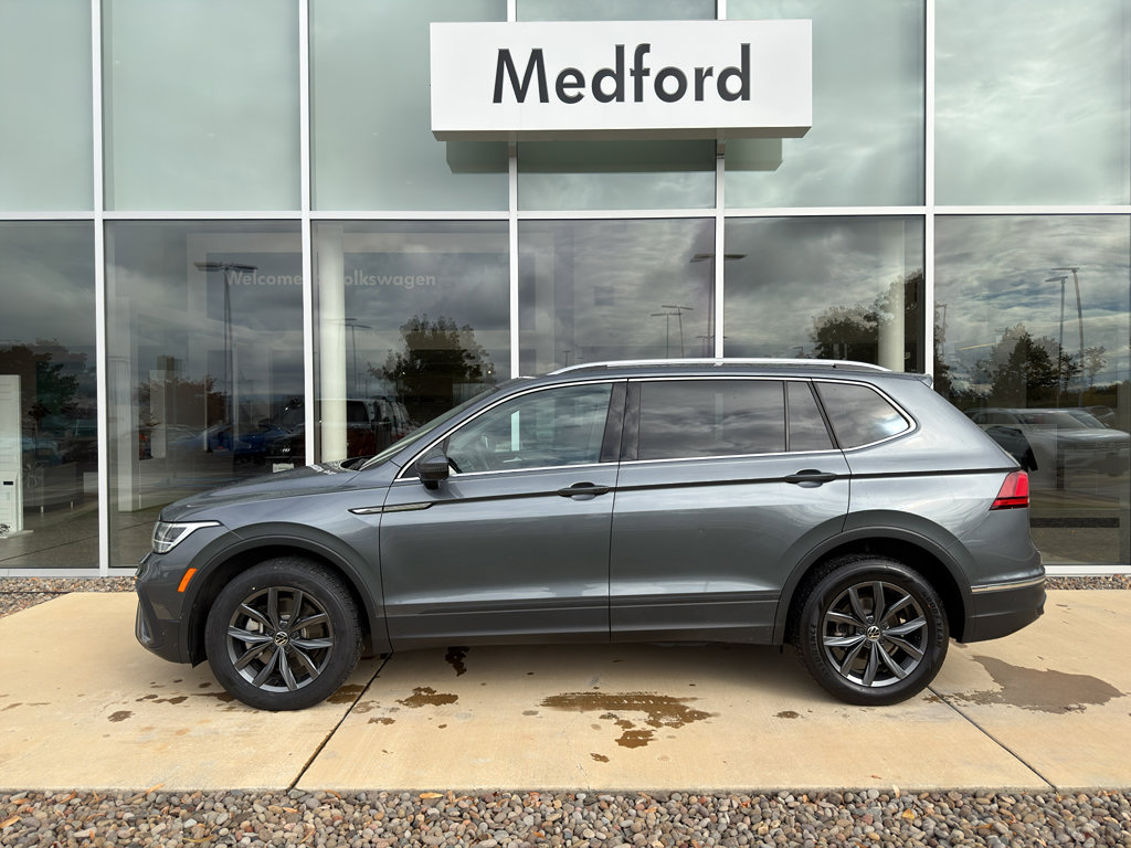 Used 2022 Volkswagen Tiguan SE image 2