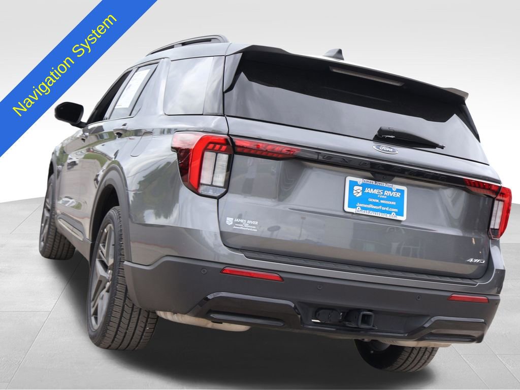 Used 2025 Ford Explorer ST-Line w/ ST-Line Street Pack AWD/4WD image 3