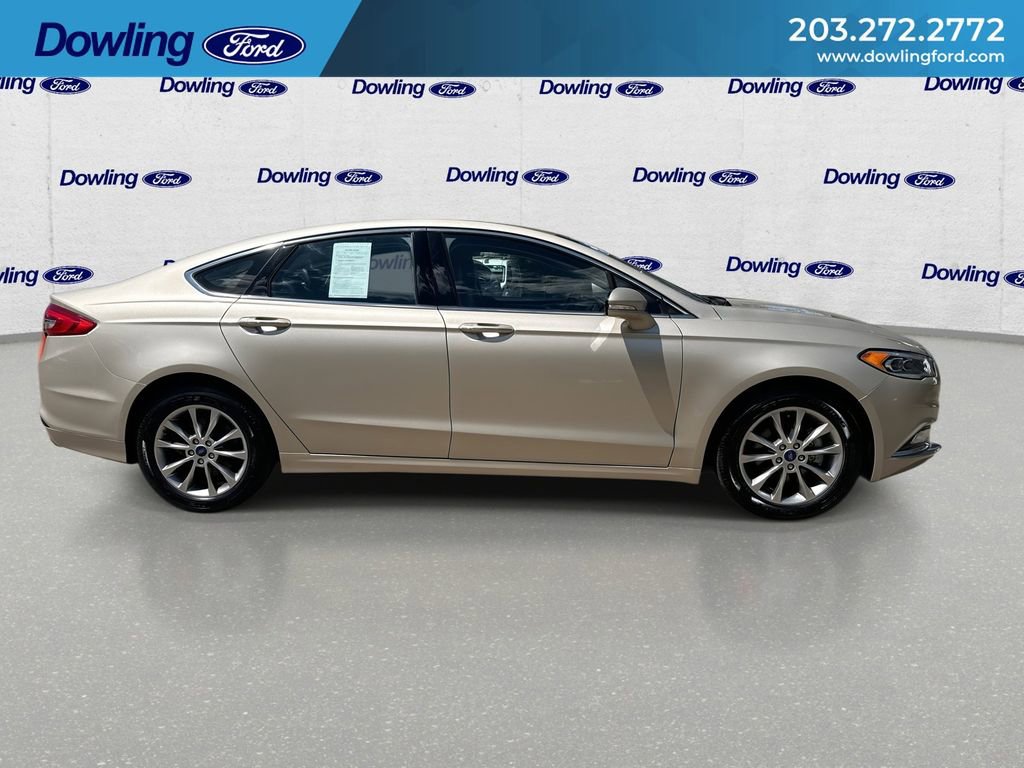 Used 2017 Ford Fusion SE w/ Fusion SE Technology Package FWD image 9