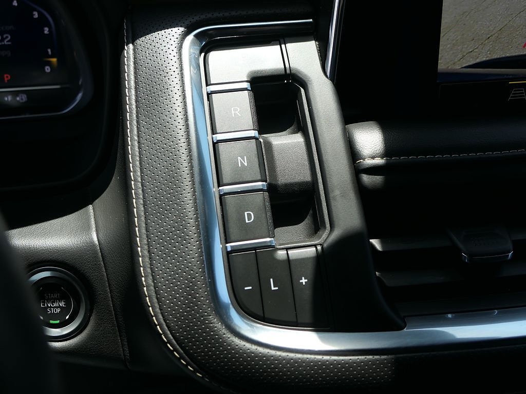 Used 2024 Chevrolet Suburban Premier RWD image 20