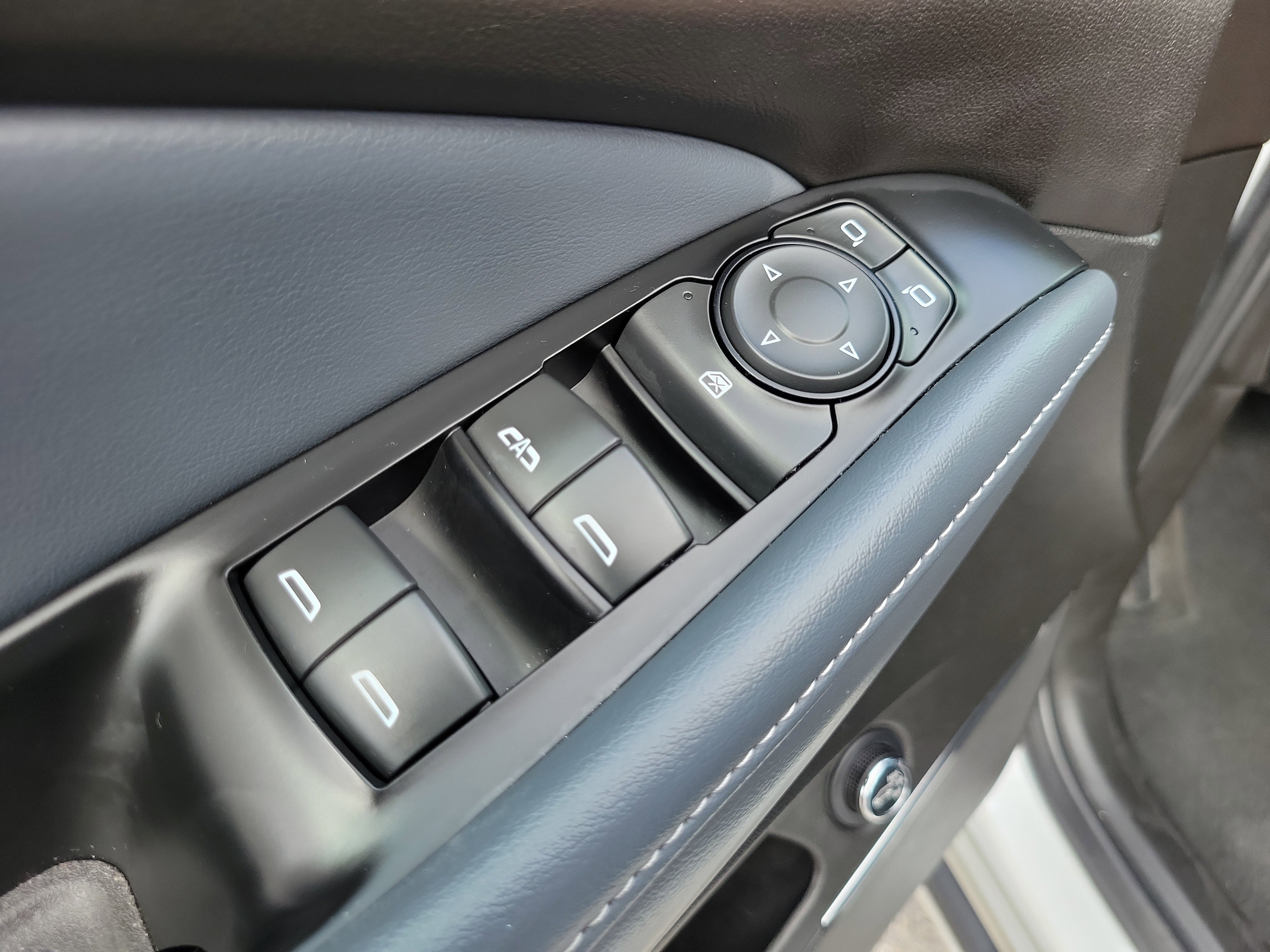 Used 2024 Buick Enclave Essence image 24