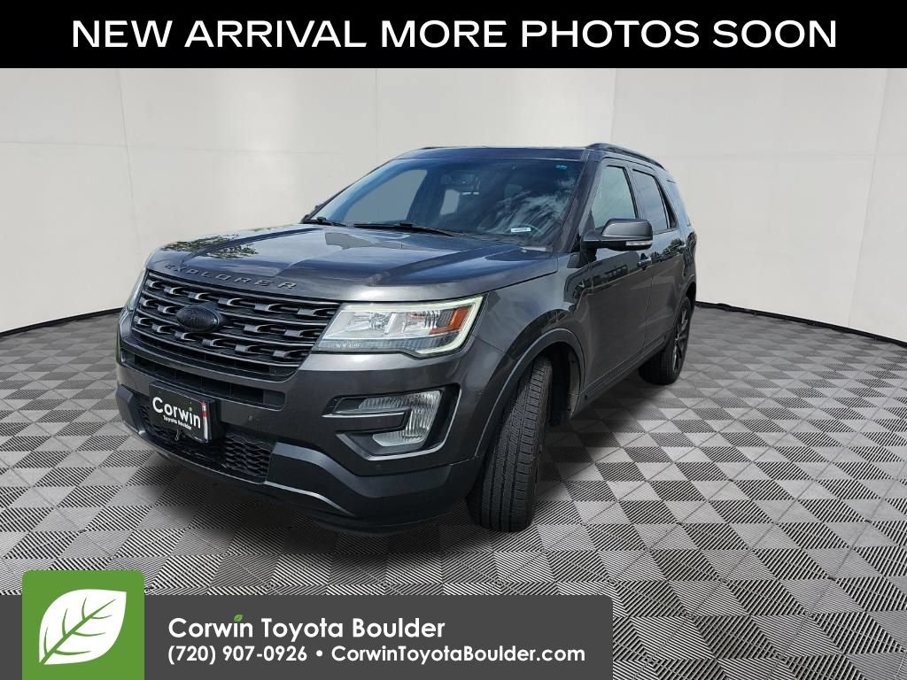 Used 2017 Ford Explorer XLT w/ Equipment Group 202A AWD/4WD image 3
