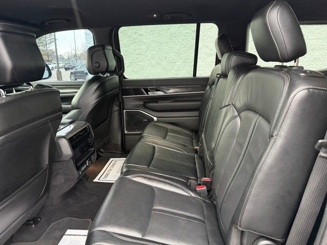 Used 2022 Jeep Wagoneer Series III AWD/4WD image 14