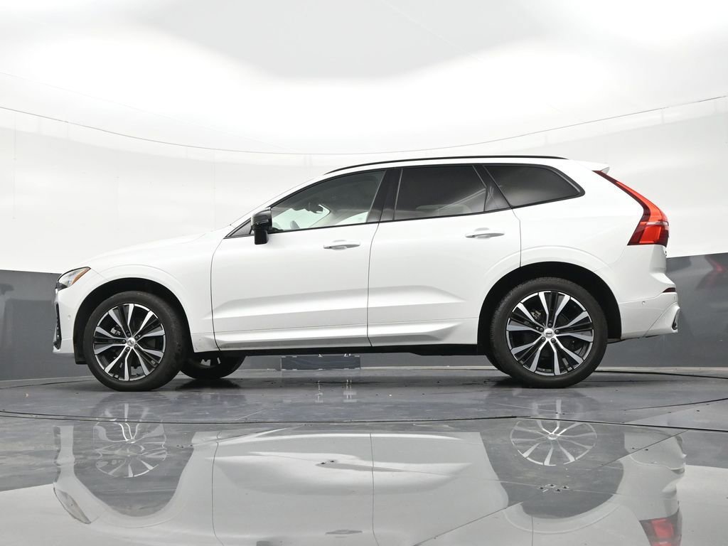 Used 2023 Volvo XC60 B5 Plus FWD image 23