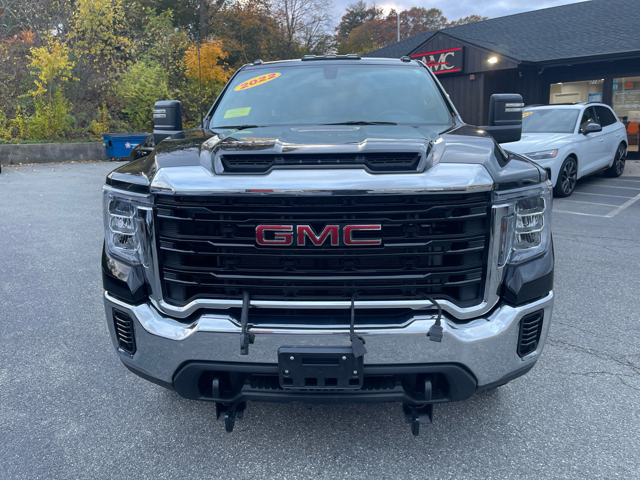Used 2022 GMC Sierra 3500 Pro w/ Convenience Package image 3