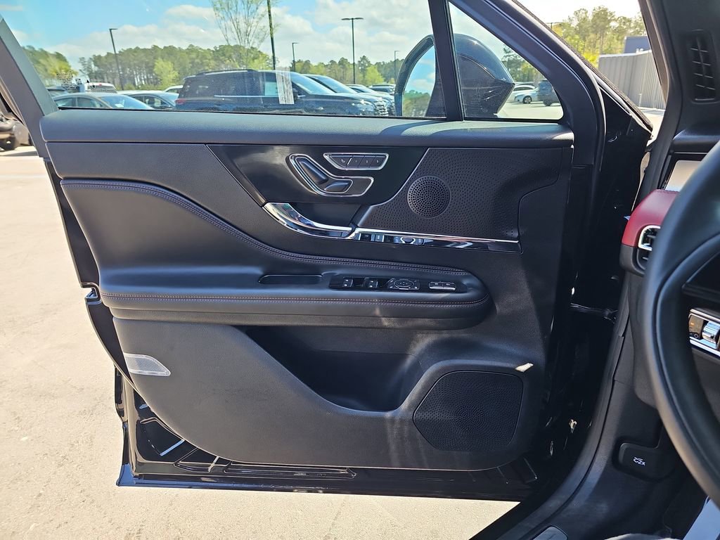 Used 2023 Lincoln Corsair Reserve w/ Jet Appearance Package image 31