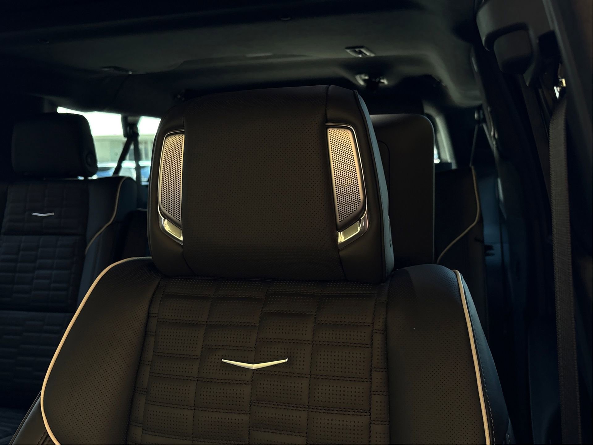 New 2026 Cadillac Escalade ESV Platinum Sport w/ LPO, ONYX Package image 32