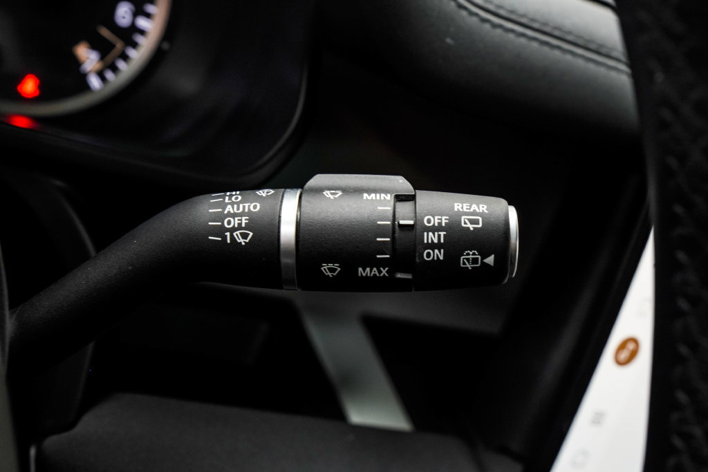 Used 2023 Land Rover Defender 130 SE AWD/4WD image 40