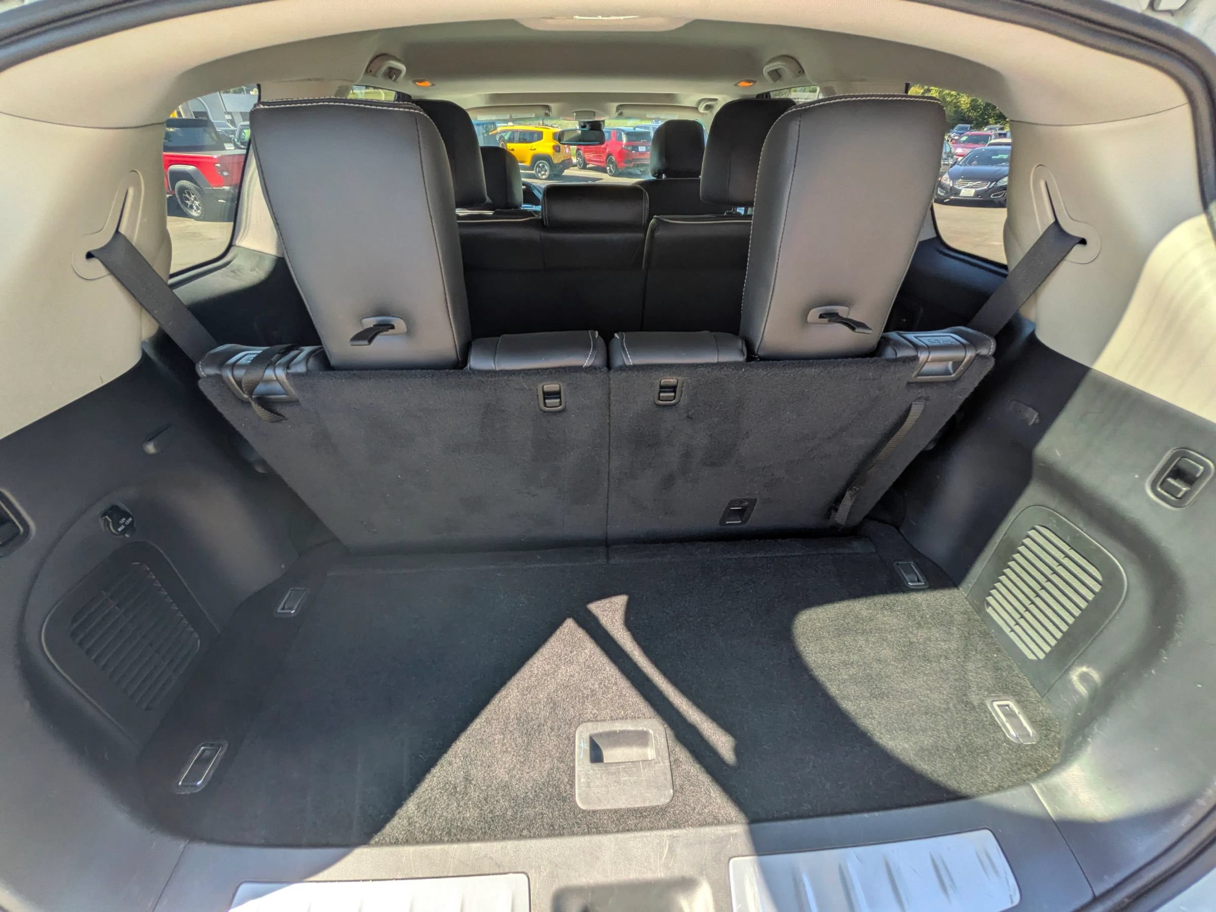 Used 2016 INFINITI QX60 Luxe w/ Premium Plus Package AWD/4WD image 34