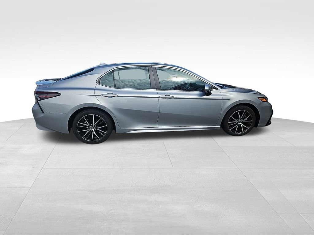 Used 2021 Toyota Camry SE image 8