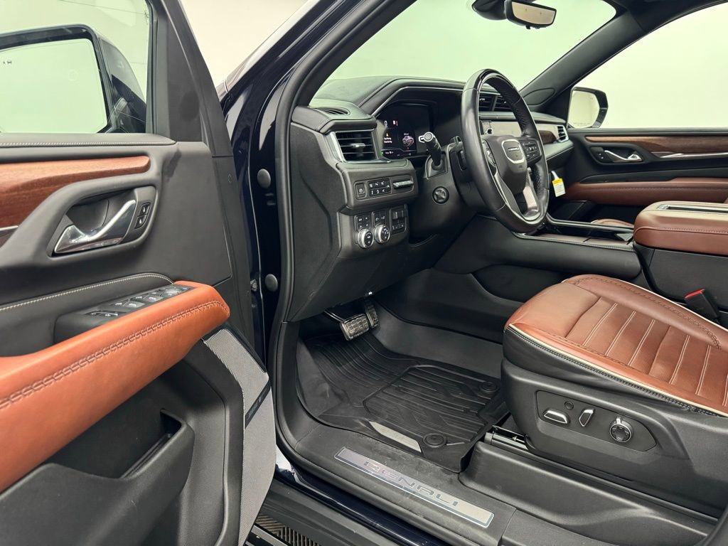 Used 2023 GMC Yukon Denali Ultimate AWD/4WD image 19