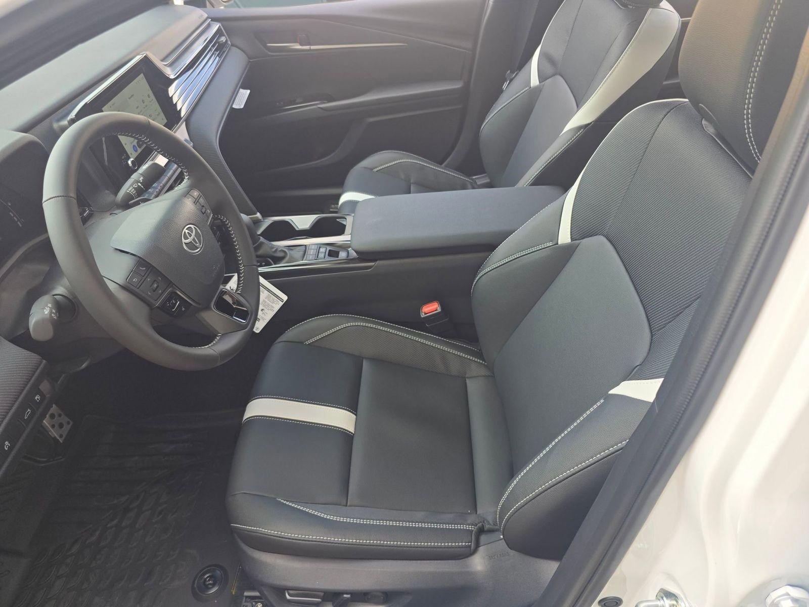 Used 2026 Toyota Camry SE w/ Convenience Package FWD image 5