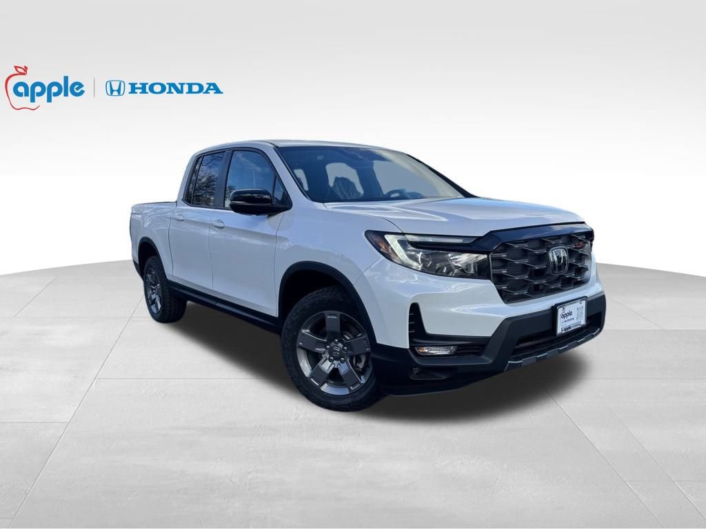 Used 2025 Honda Ridgeline TrailSport image 3