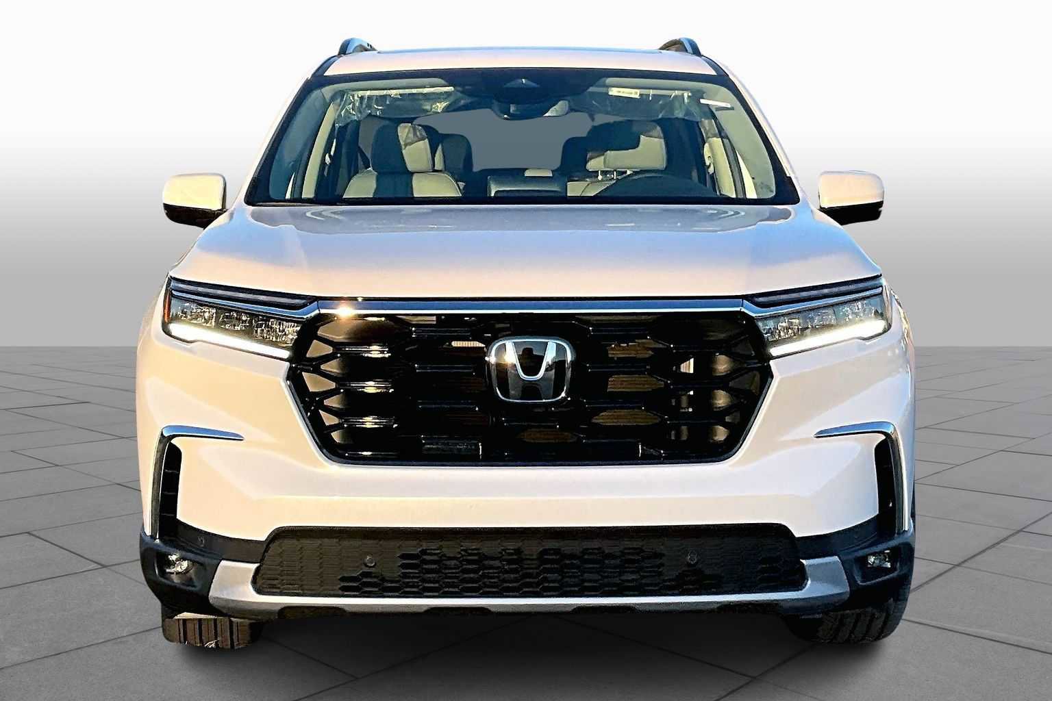 New 2025 Honda Pilot Touring image 3