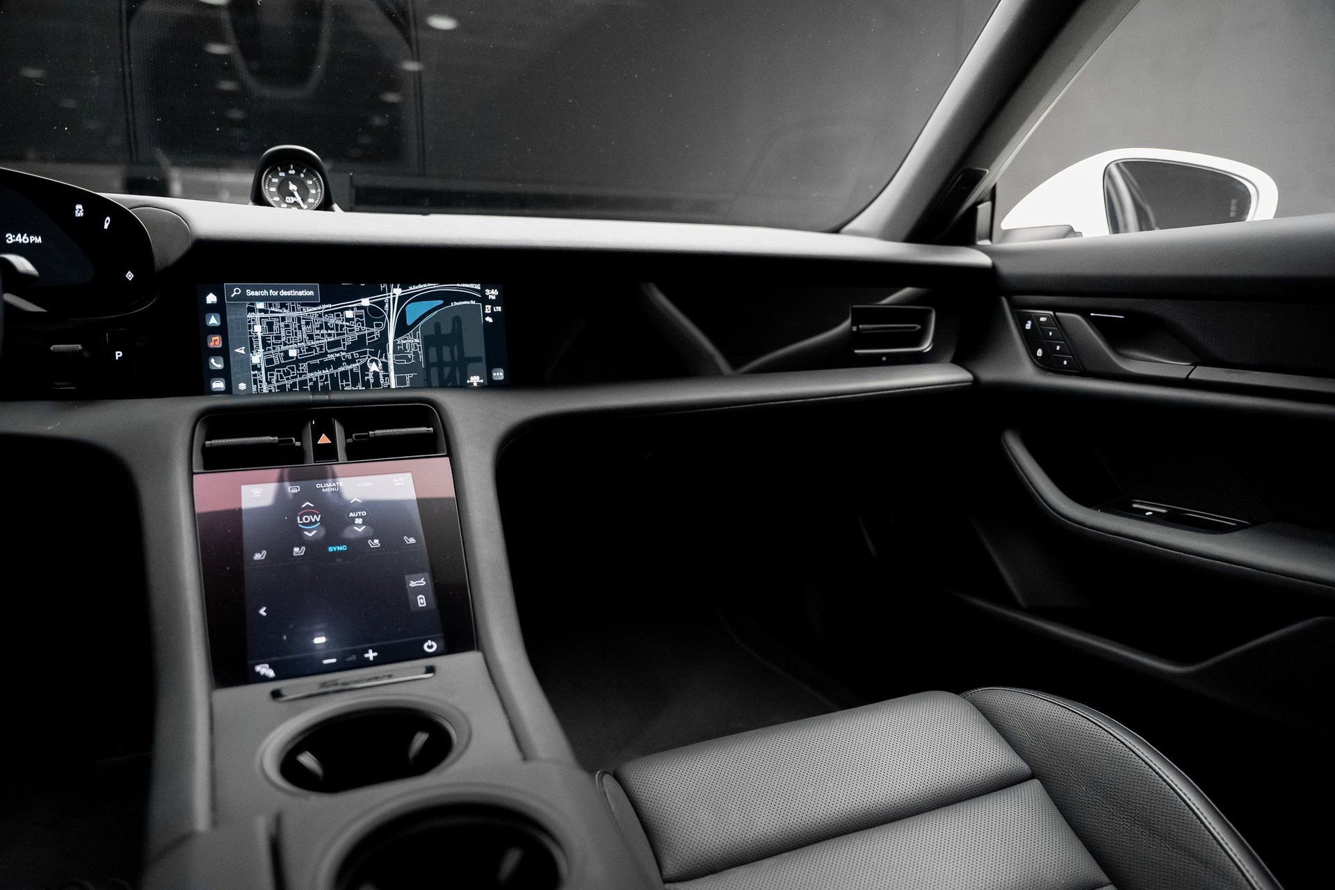 Used 2022 Porsche Taycan image 39