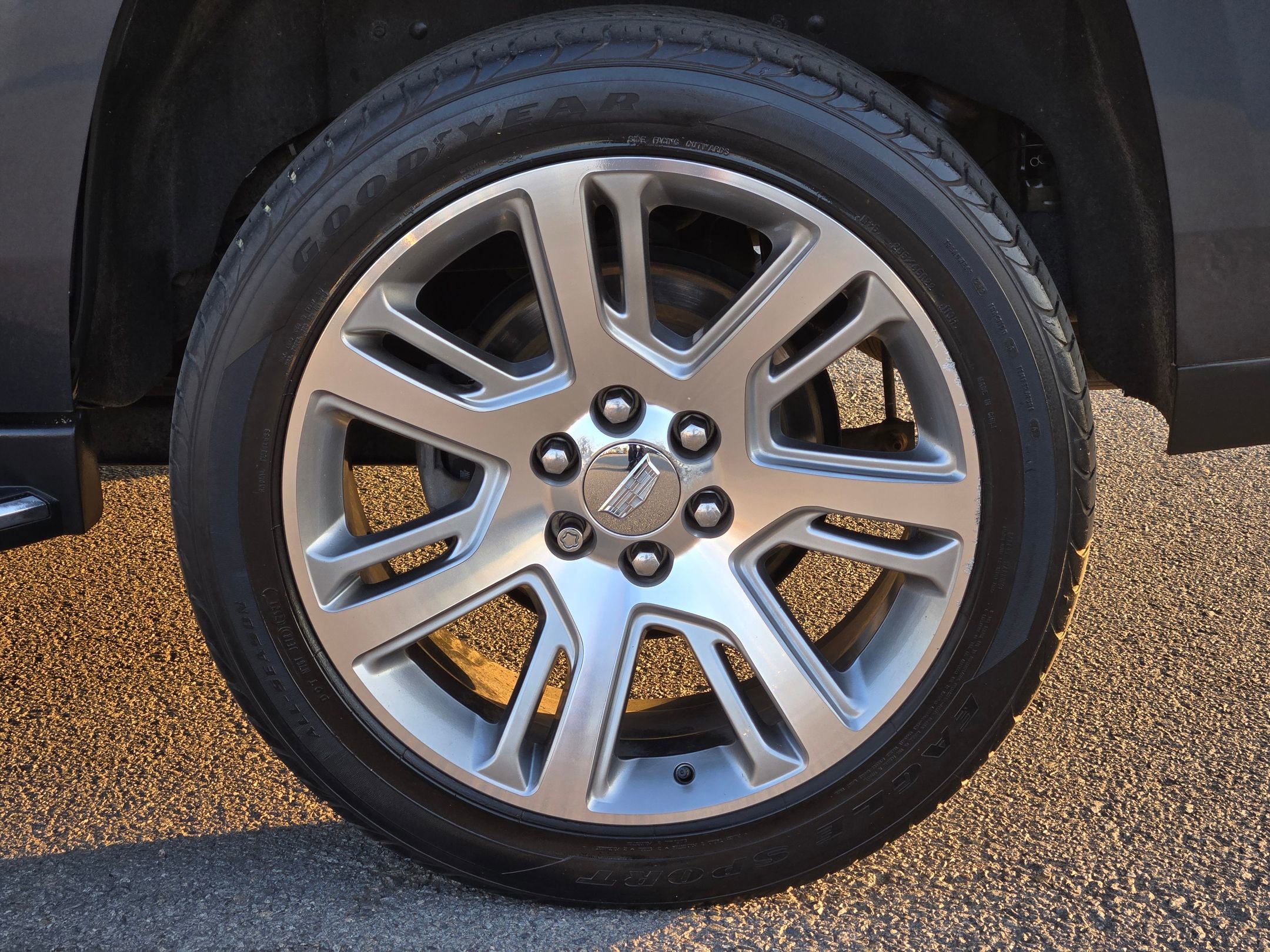 Used 2019 Cadillac Escalade Luxury image 17