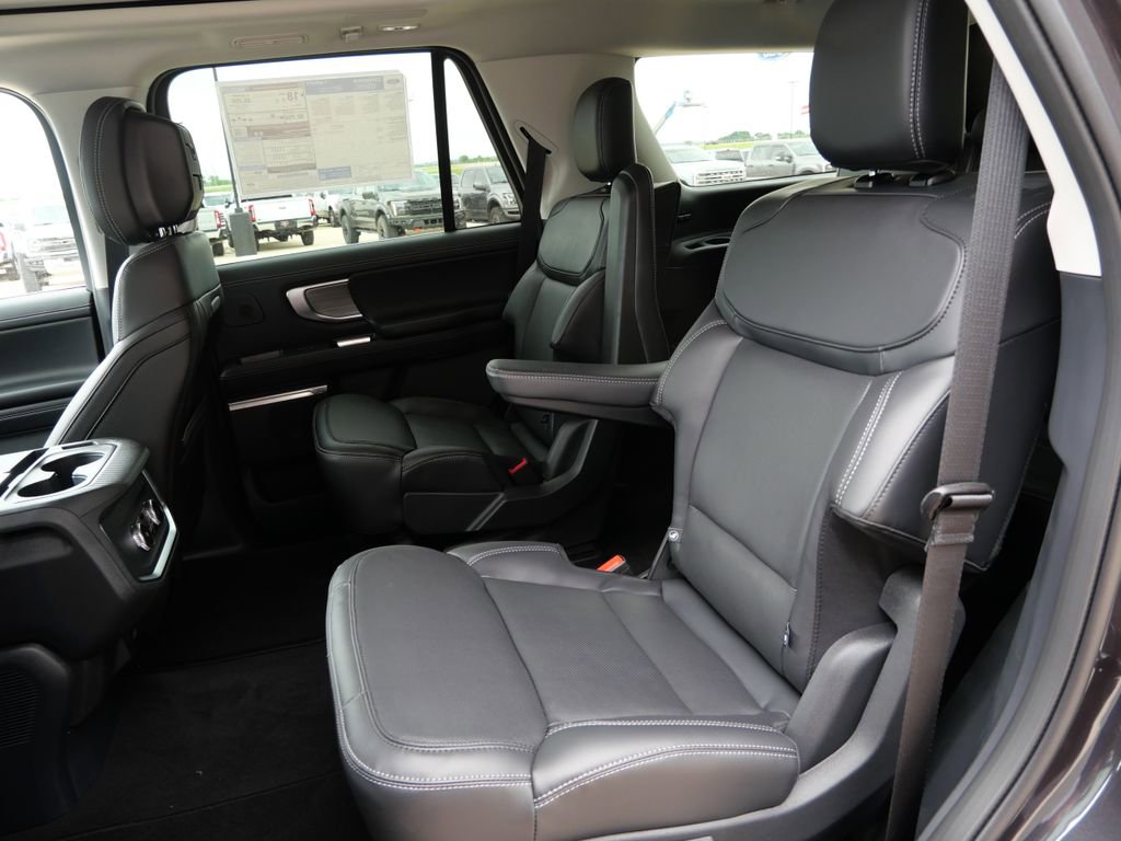 New 2026 Ford Expedition Platinum w/ Driver's Package AWD/4WD image 13